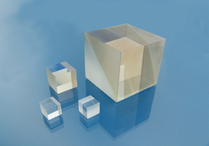 Broadband Beamsplitter Cube