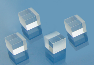 Narrow Band Beamsplitter Cube